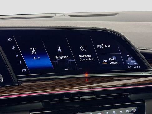 Used 2022 Cadillac Escalade Premium Luxury image 15