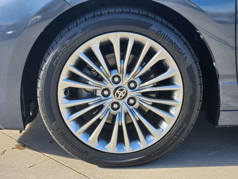 Used 2021 Toyota Avalon Limited image 14