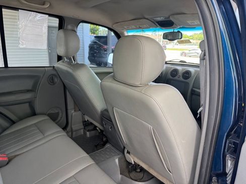 Used 2005 Jeep Liberty Renegade w/ Luxury Group AWD/4WD image 25