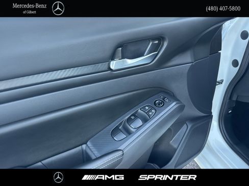 Used 2025 Nissan Altima 2.5 SV image 11