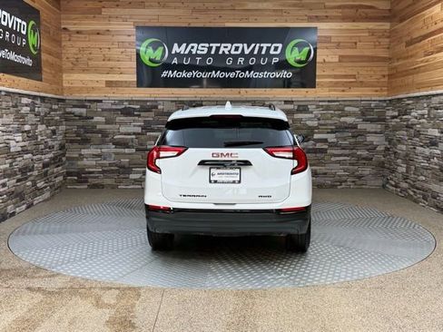 Used 2022 GMC Terrain SLE w/ Driver Convenience Package image 9