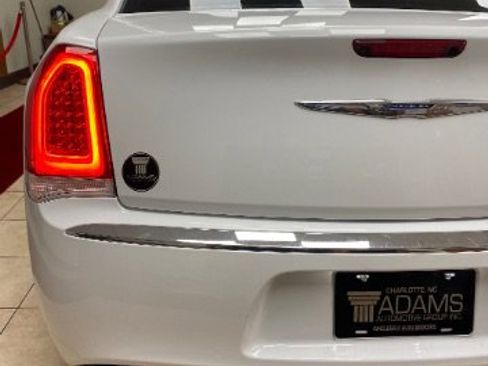 Used 2018 Chrysler 300 Touring L image 11