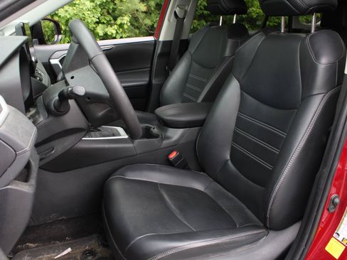 Used 2023 Toyota RAV4 XLE Premium AWD/4WD image 16