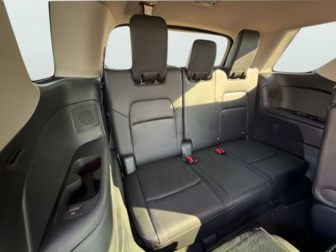 Used 2025 Nissan Pathfinder Platinum FWD image 57