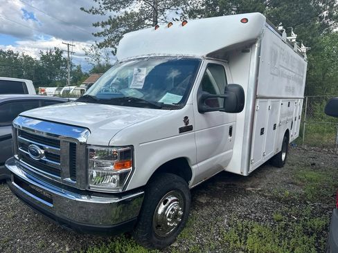 Used 2016 Ford E-450 and Econoline 450 Super Duty RWD image 1