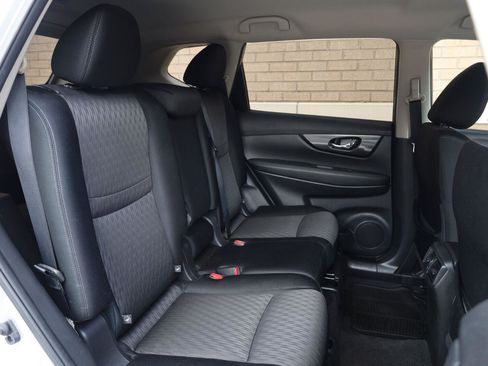 Used 2018 Nissan Rogue SV AWD/4WD image 24