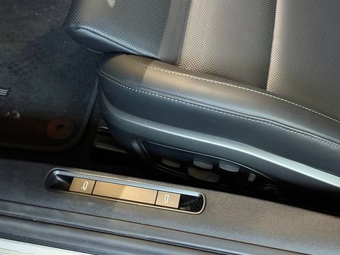 Used 2025 Porsche 911 Carrera RWD image 19