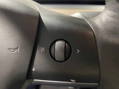 Used 2024 Tesla Model Y 2WD image 17