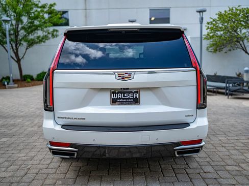 Used 2023 Cadillac Escalade ESV Premium Luxury Platinum AWD/4WD image 6