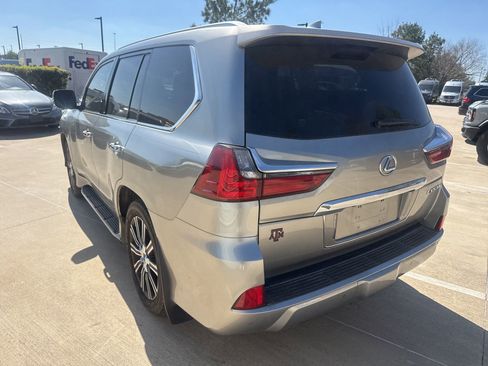 Used 2020 Lexus LX 570 4WD w/ Luxury Package image 6