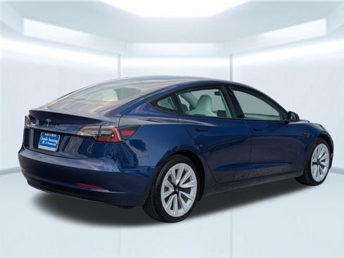 Used 2023 Tesla Model 3 Standard Range RWD image 5