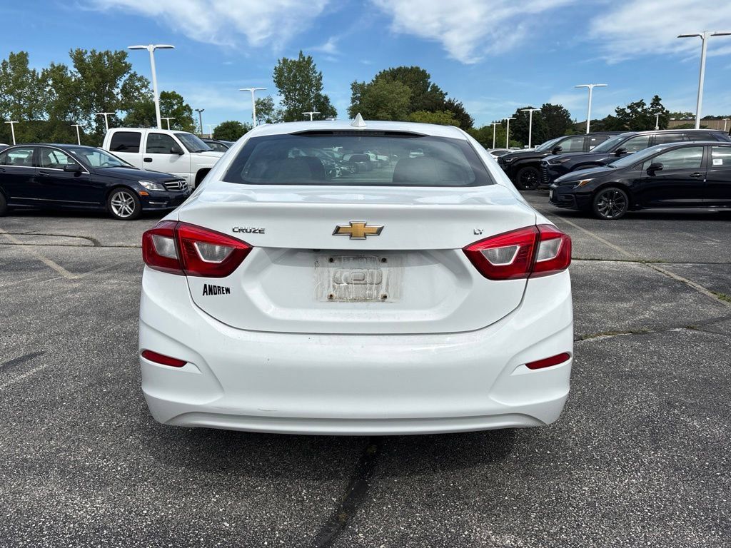 Used 2018 Chevrolet Cruze LT FWD image 4