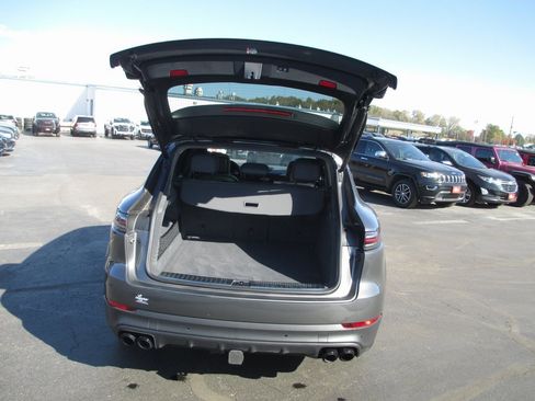 Used 2023 Porsche Cayenne image 7