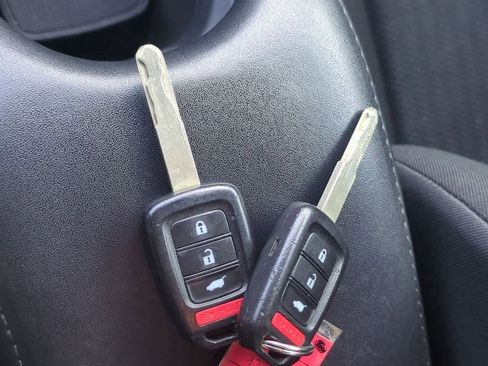 Used 2016 Honda HR-V LX image 31