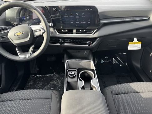 New 2026 Chevrolet Equinox LT image 2