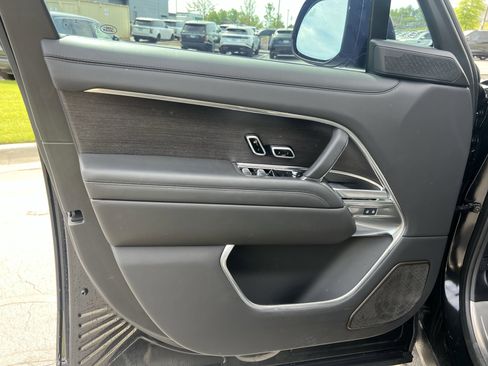 Used 2024 Land Rover Range Rover Autobiography image 12
