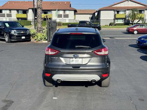 Used 2015 Ford Escape SE FWD image 4