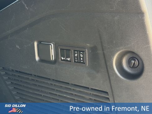 Used 2023 GMC Yukon XL AT4 w/ Technology Package AWD/4WD image 6