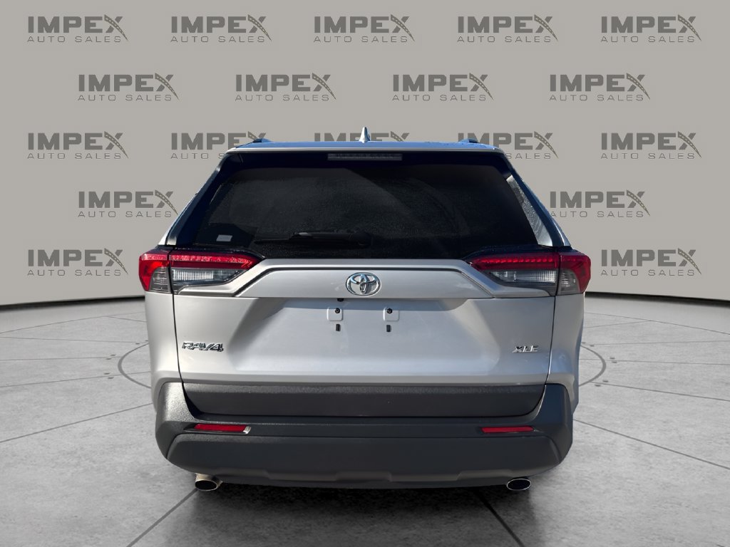 Used 2019 Toyota RAV4 XLE FWD image 4