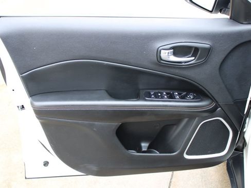 Used 2019 Jeep Compass Latitude w/ Popular Equipment Group image 7