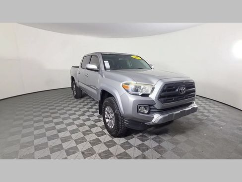 Used 2017 Toyota Tacoma TRD Sport RWD image 52
