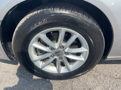 Used 2019 Dodge Grand Caravan SXT image 4