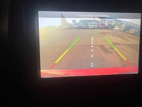 Used 2018 Jeep Renegade Latitude w/ Cold Weather Group image 25