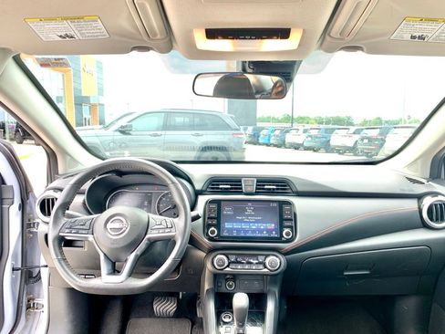 Used 2025 Nissan Versa SR FWD image 15