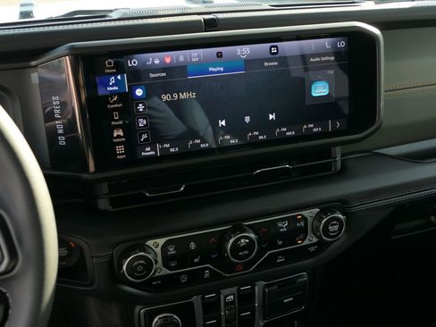 Used 2025 Jeep Gladiator Mojave w/ Convenience Group image 19