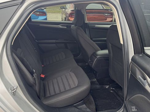 Used 2018 Ford Fusion SE w/ Fusion SE Technology Package image 25