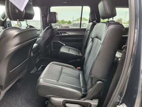 Used 2025 Jeep Wagoneer Series II AWD/4WD image 17