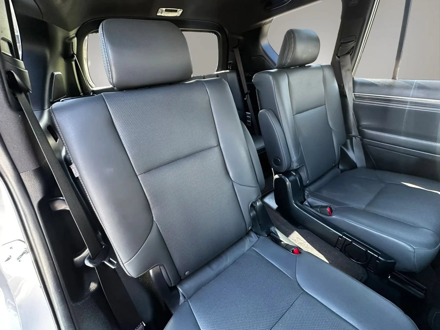 Used 2023 Lexus GX 460 Premium w/ Accessory Package AWD/4WD image 19