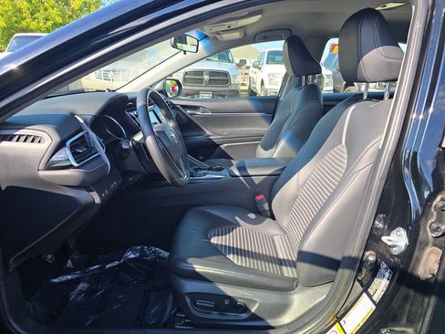 Used 2018 Toyota Camry SE FWD image 11
