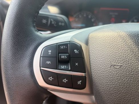 Used 2022 Ford Explorer Limited w/ Equipment Group 301A AWD/4WD image 31
