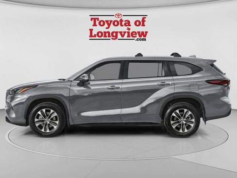 Certified 2026 Toyota Highlander XLE AWD/4WD image 2