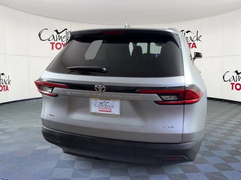 Used 2025 Toyota Grand Highlander AWD image 3