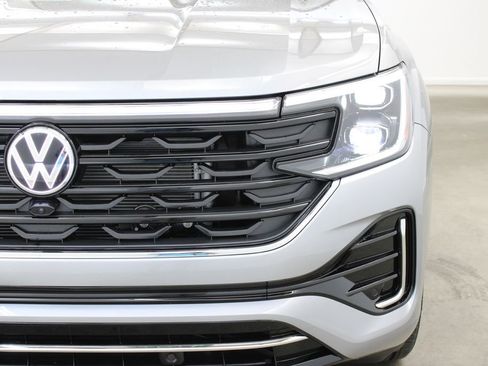 New 2025 Volkswagen Atlas Cross Sport SEL Premium R-Line AWD/4WD image 9
