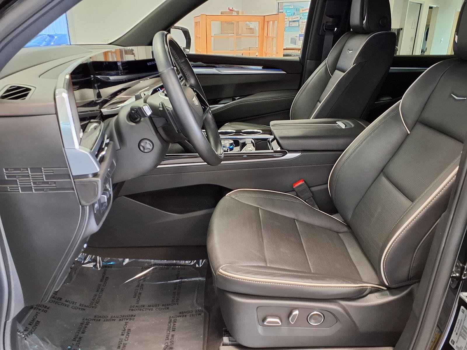 Certified 2025 Cadillac Escalade ESV Premium Luxury w/ LPO, Radiant Package AWD/4WD image 21