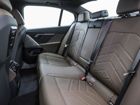 Certified 2025 BMW 530i xDrive 530i xDrive w/ Premium Package image 21