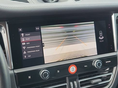 Certified 2025 Porsche Macan AWD/4WD image 32