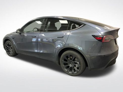 Used 2023 Tesla Model Y Long Range AWD/4WD image 3