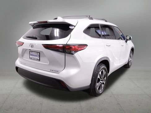 Used 2023 Toyota Highlander XLE image 5