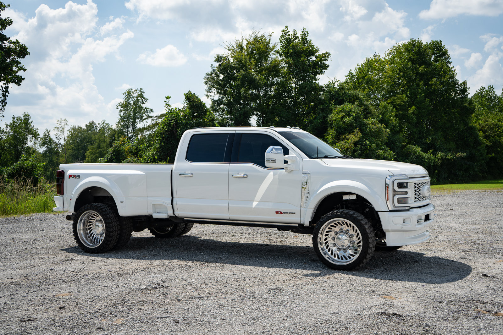 Used 2024 Ford F450 Platinum w/ FX4 Off-Road Package AWD/4WD image 27