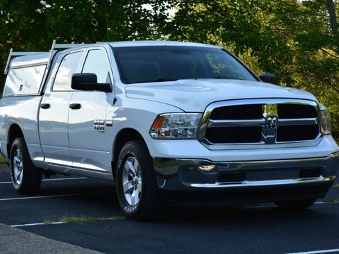 Used 2022 RAM 1500 Classic SLT RWD image 3
