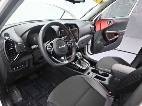 Certified 2023 Kia Soul GT-Line w/ GT-Line Technology Package FWD image 17