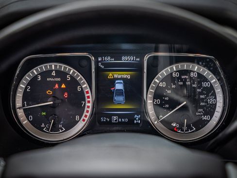 Used 2018 Nissan Titan SV w/ SV Convenience Package image 26