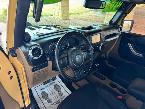 Used 2014 Jeep Wrangler Unlimited Rubicon w/ Max Tow Package AWD/4WD image 12