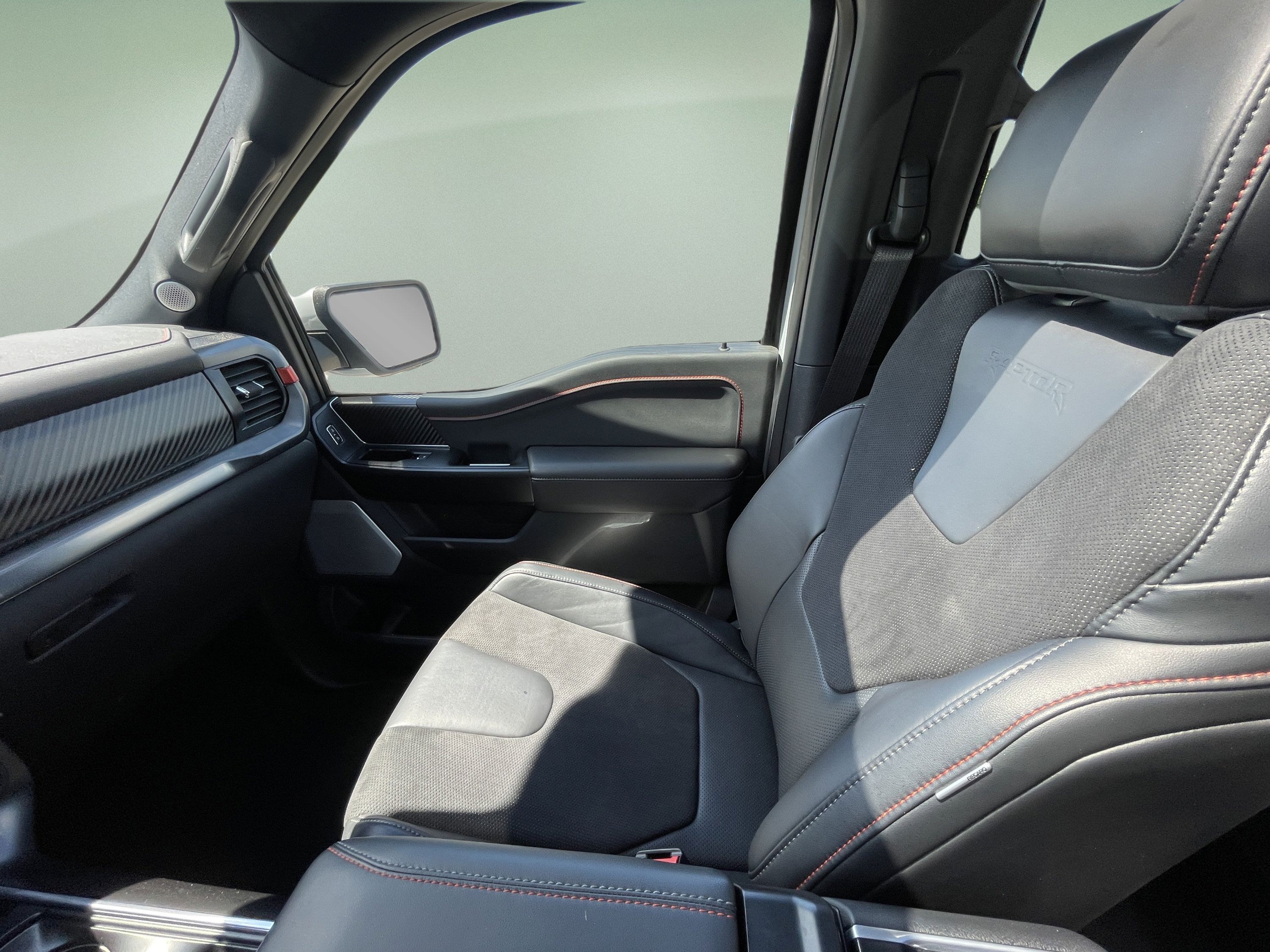 Used 2025 Ford F150 Raptor AWD/4WD image 32