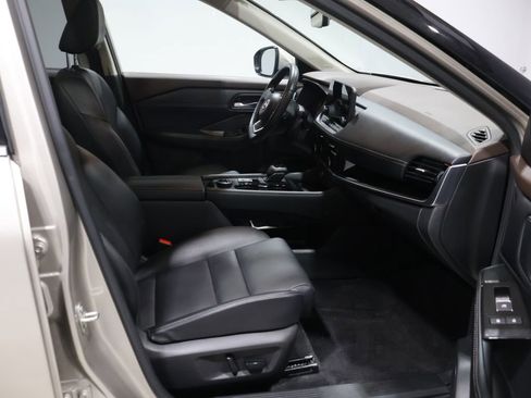 Used 2023 Nissan Rogue SL w/ SL Premium Package image 24