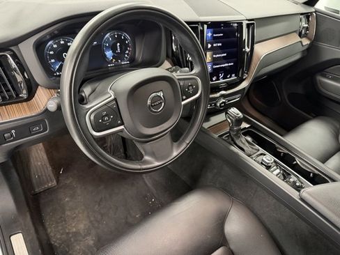 Used 2021 Volvo XC60 T6 Momentum image 10